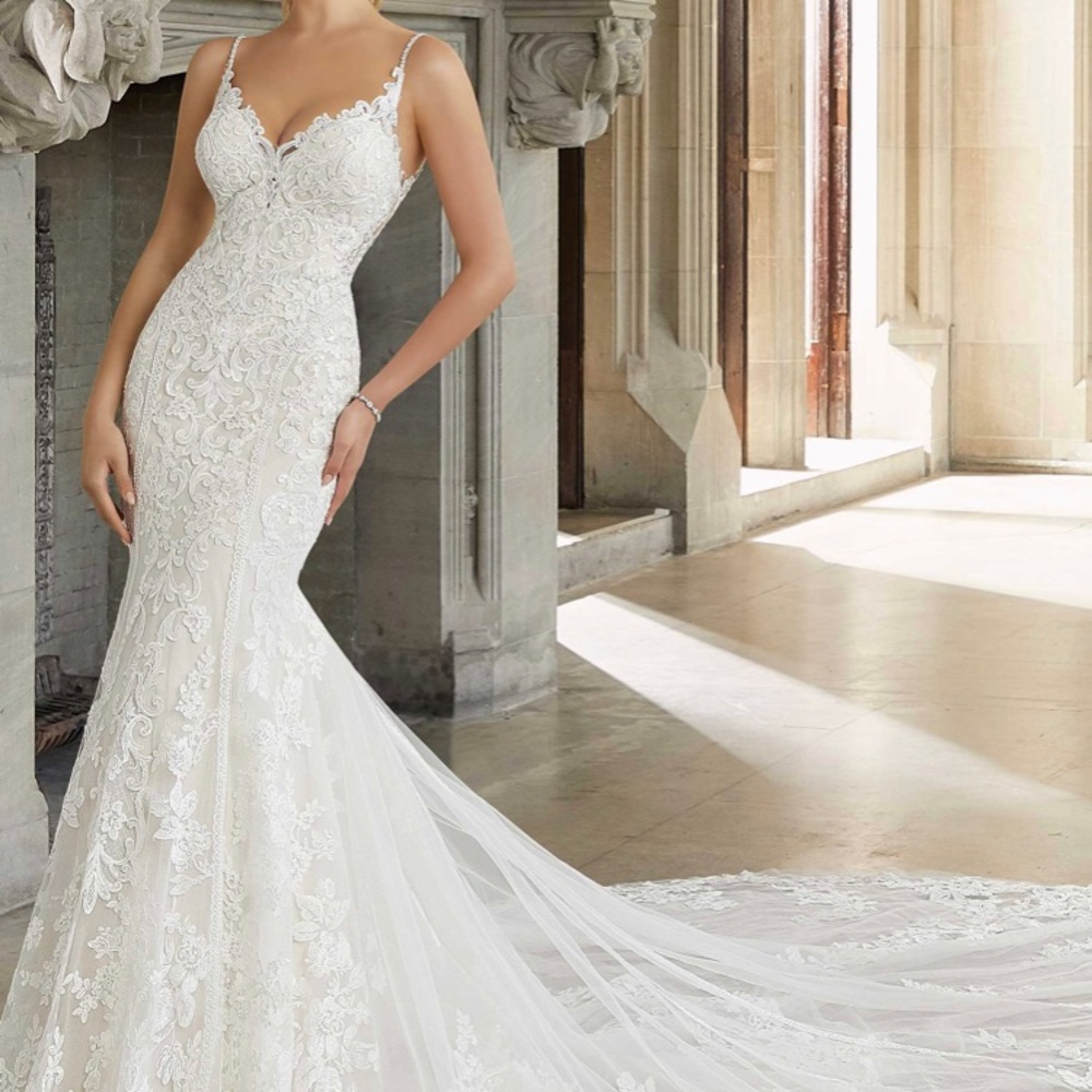 Brand new Mori Lee wedding dress style 2128 size 6 Ivory
